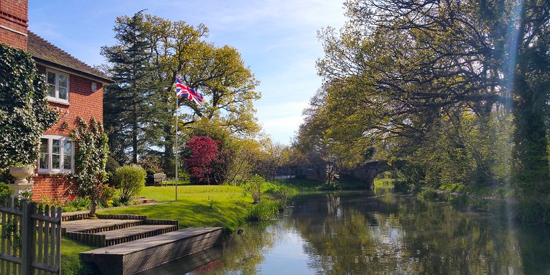 Canalside House